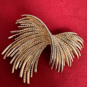 Vintage Monet brooch